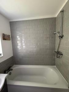 Cosy 1-Bed House on Wilton Street
