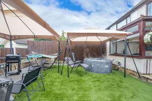 H59G- Family Home with Hot Tub & Games Room