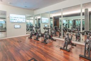 Heart of Tempe 1BD with Pool Gym Parking