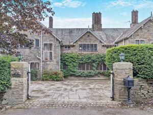 6 Bed in Stockport oc-94526