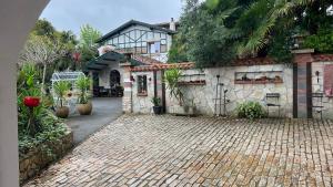 Appartement en Art Villa - 3 chambres - 3 salles de bains - 8 pers - Cuisine - Salon - Piscine - Parking