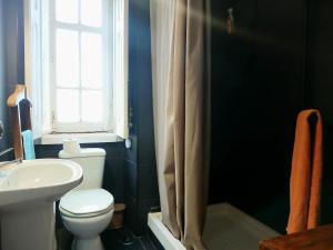 Artsy Room at the Republica das Bananas - Close to the city centrer