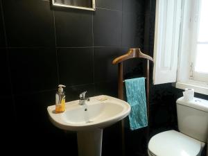 Artsy Room at the Republica das Bananas - Close to the city centrer