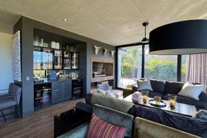Lagoon House, Onrus Heated Pool & Lagoon View