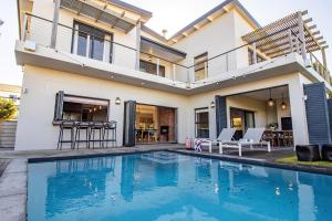 Havn House Modern Luxury & Pool Mountain Views