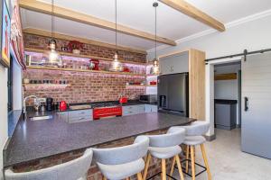 Havn House Modern Luxury & Pool Mountain Views
