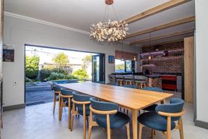 Havn House Modern Luxury & Pool Mountain Views