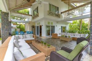 Luxbeachessencevilla Terrenaspoolbeachfront