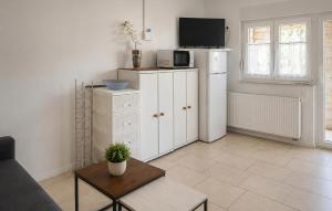 2 Bedroom Lovely Apartment In Vir
