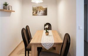 2 Bedroom Lovely Apartment In Vir