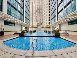 Designer Minimalist 1BR One Uptown Residence BGC