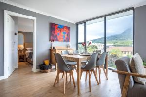 Bergsig Spacious Deluxe Corner Unit Mountain View