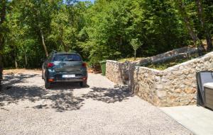 2 Bedroom Lovely Home In Grizane