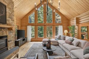 Fiddler Lake Resort - Deer 16