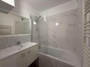 Appartement rénové, emplacement idéal - 6 pers. - FR-1-885-71