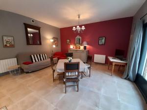 T2 central avec jardin, idéal - ? pers. - FR-1-541-208