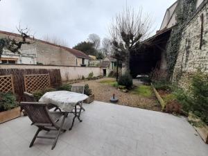 T2 central avec jardin, idéal - ? pers. - FR-1-541-208