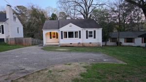Spacious Atlanta Home with 6-Car Private Parking Near Airport and Downtown