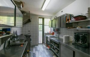 Lovely Home In Serravalle Pistoiese With Sauna