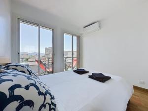 Balcony with BBQ - AC - La Timone 5 minutes away