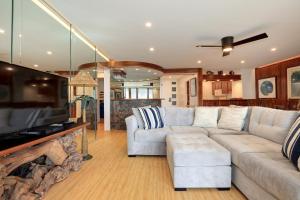 ROYAL MAUIAN, #302