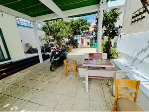 Khách Sạn View Biển - Homestay Sân Vườn - QUANG VINH Đảo Lý Sơn -Vị Trí Trung Tâm Đảo - Cạnh Bến cảng và Quảng trường