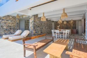 Villa Anemolithos