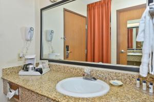 King Room with Sofa Bed - Non Smoking room in Best Western Marion Hotel