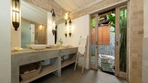 Villa Mannao by Villa Finder
