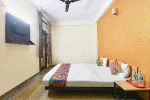 FabHotel Singh Guest House