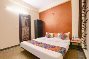 FabHotel Singh Guest House