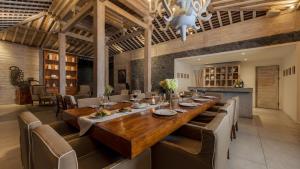 Villa Mannao by Villa Finder