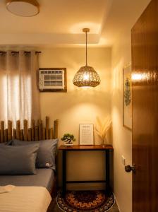 HIPIG Siargao- Classy Queen Size Stylish Room in General Luna - APO
