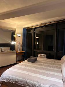 Gramercy Makati Luxury King Suite with Balcony and Infinity Pool
