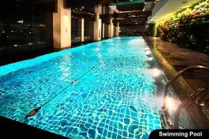 Gramercy Makati Luxury King Suite with Balcony and Infinity Pool