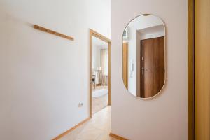 Parkland Harmony Apartment by BookingHost
