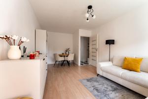 Lenartowicza Baltic Comfort Apartment by BookingHost