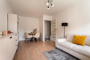 Lenartowicza Baltic Comfort Apartment by BookingHost