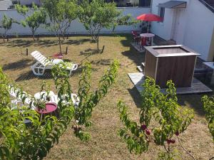 BedRenter Private Garden Retreat for Two with Private Wood-Fired Hot Tub