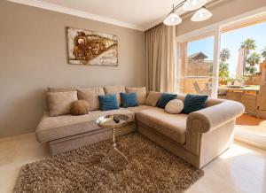 2 bedroom apartment with terrace and pool