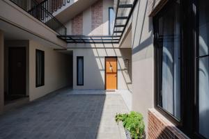 Urbanview Hotel Syariah Viero Condet
