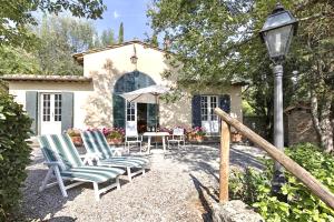 Prestigious Villas with shared panoramic swimming pool in Cortona