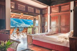 2 days Mekong cruise package with Mekong Lover Cruise from Houay Xay to Luang Prabang or Mekong cruise from Luang Prabang to Huay Xai - Thailand
