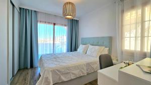 Family Apartment Ocean & Mountain Views & Heated Pool