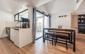 2 Bedroom Awesome Home In Meschers-Sur-Gironde