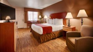 King Room - Non-Smoking room in Best Western Discovery Inn