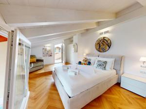 Sirmio Dream View Suite by Bookinggardalake