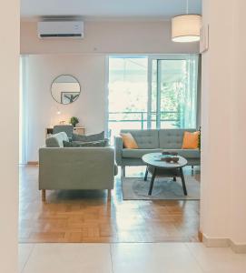Spacious apartment next to the National Garden