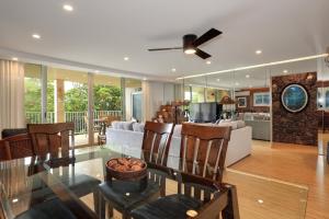 ROYAL MAUIAN, #302