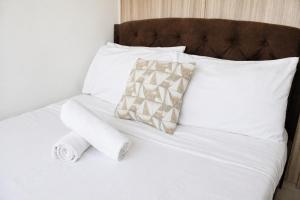 Modern 1BR with Private Balcony near MOA Arena